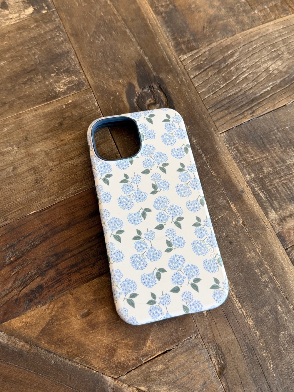 iphone 14 Slim Floral Phone Case in White and Light Blue